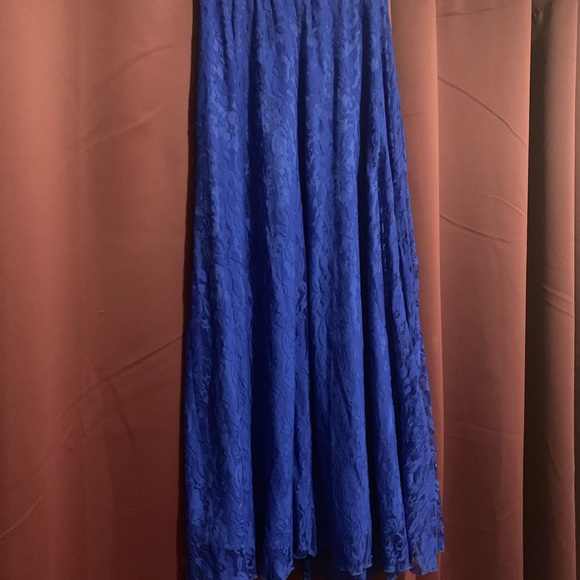 A blue maxi lace skirt. - Picture 2 of 4